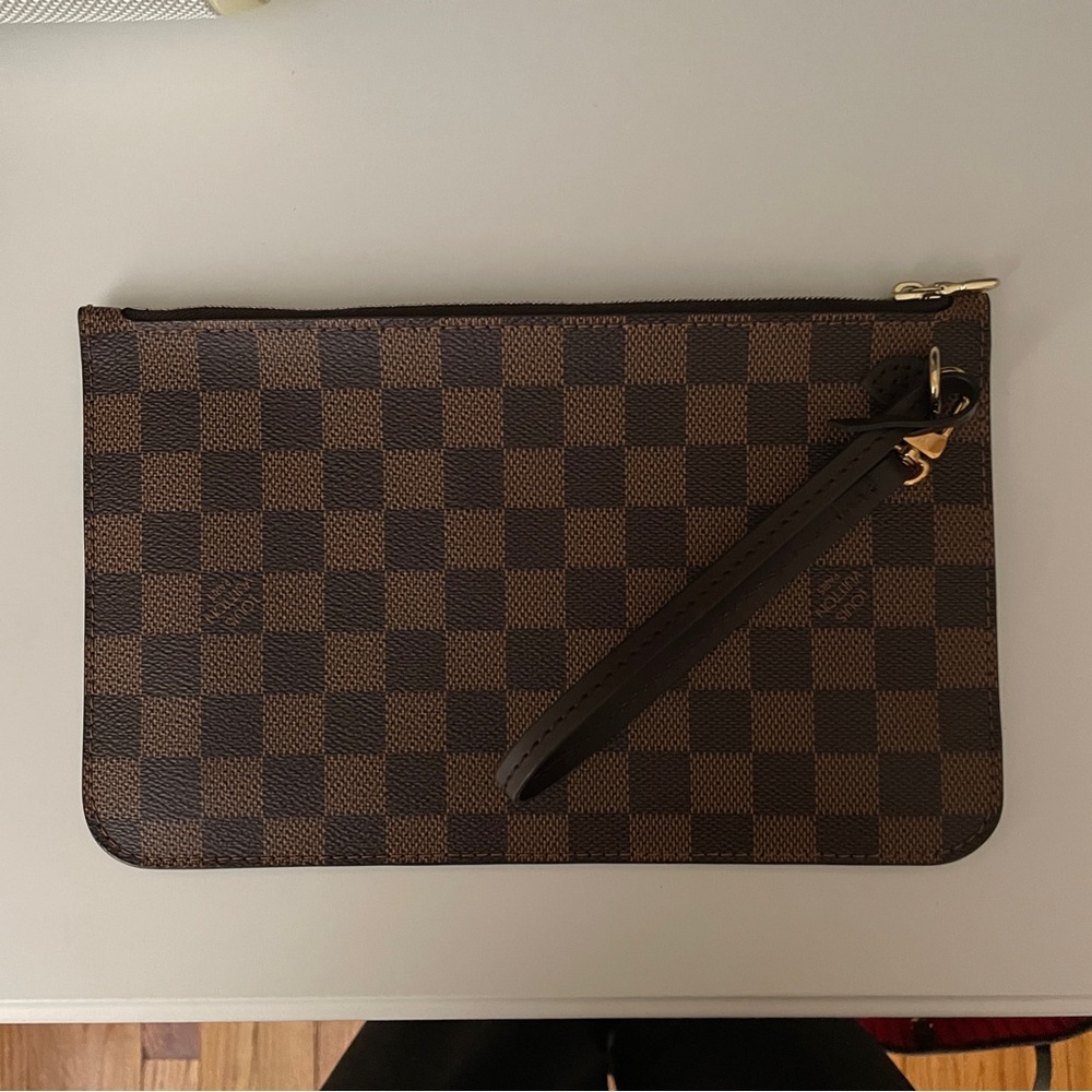 Louis Vuitton Neverfull Tote MM Pouch
